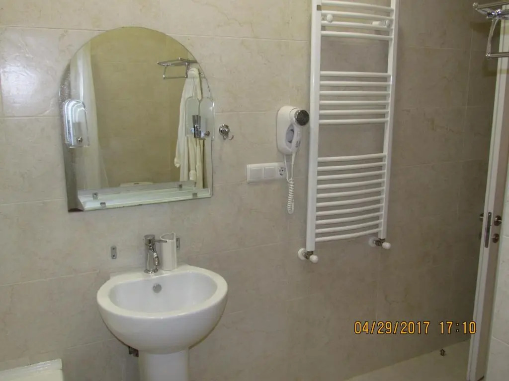 3 Bedroom 2 Bathroom Apartment