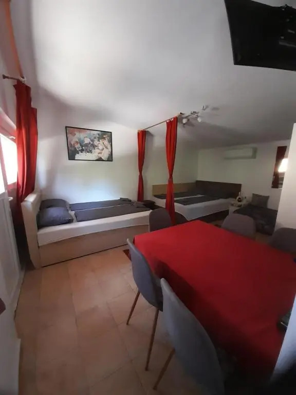 Lelle Lelke Apartmanház