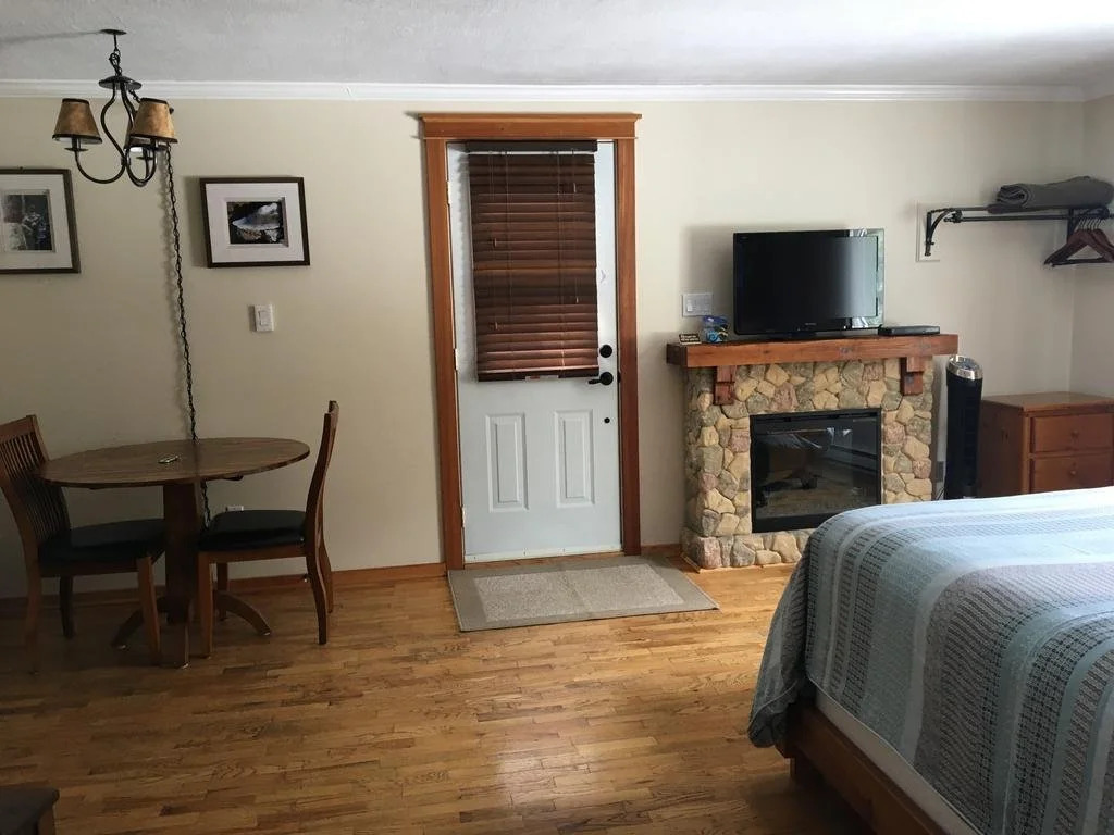Canadian Rockies Inn