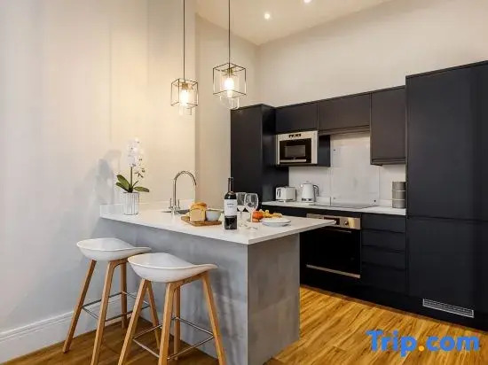 Classy, Coastal 1-Bed Apt w/ Free Gym & Wi-Fi