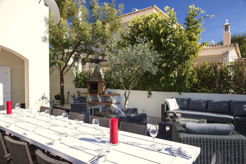 Outstanding Villa Very Well Located Near The Beach