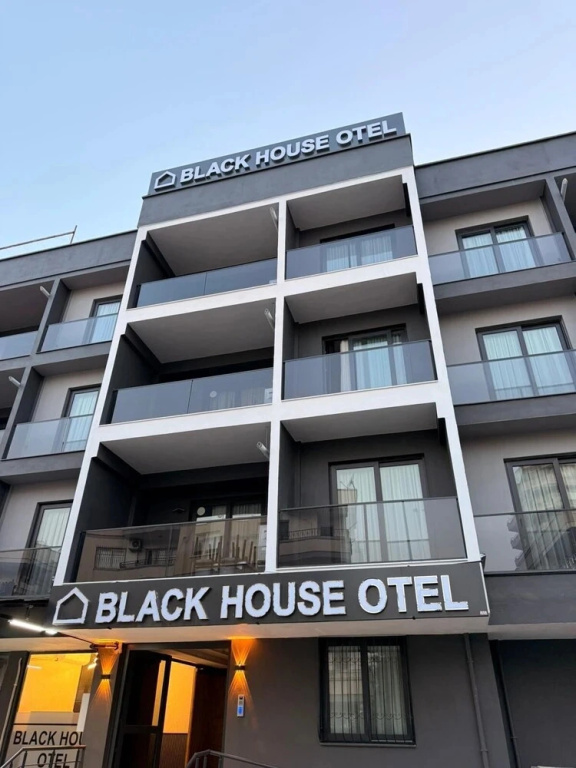 Black House Otel Turi̇zm