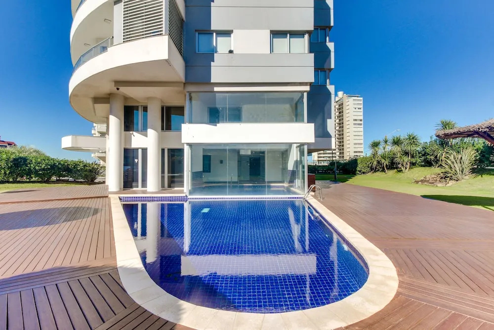 Comodo apartamento c/ piscina interior y exterior