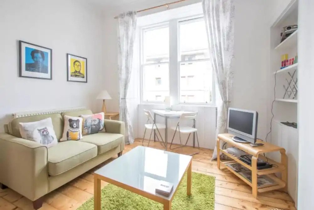 2 Bedroom Flat Near City Centre