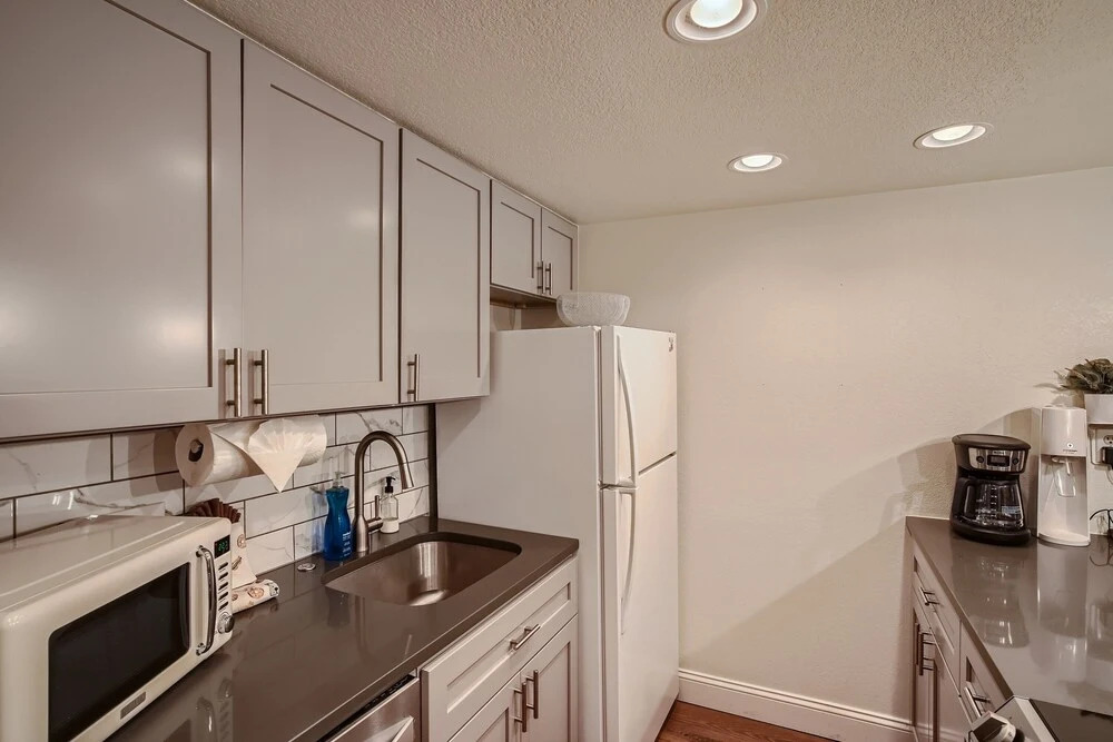 A-msc131 1 Bedroom Condo by RedAwning