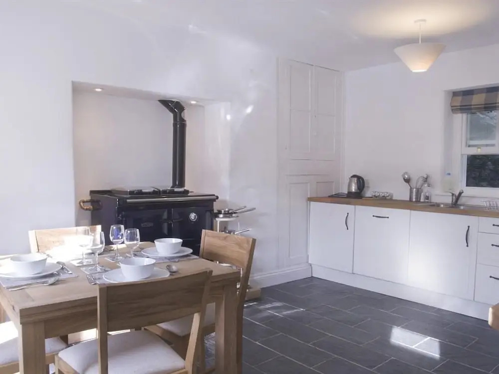 Bronfelin & Troed-y-rhiw Holiday Cottages