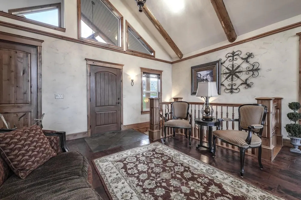 Golf Course Home, Sleeps 30, Private Hot Tub, Access to Ideal Beach, Amazing Views and Space!