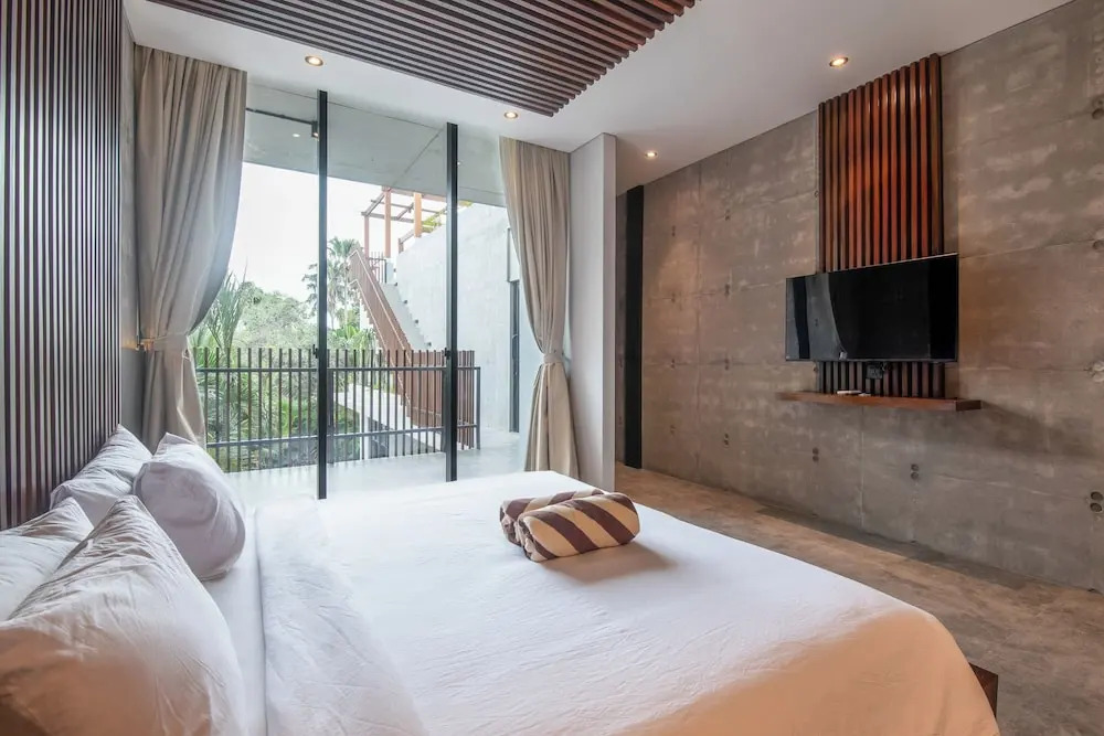 Modern 4 BR villa heart of Canggu 8mins to beach