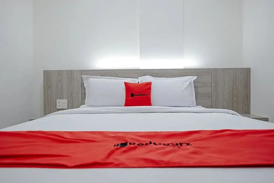 RedDoorz Plus @ Jalan Juanda Medan