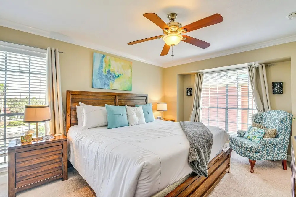 Walk to Babe's Beach! 3rd-floor Condo w/ Pool