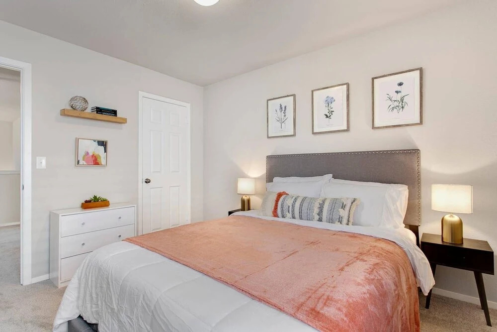 The Ivory - SLEEPS 10 - Perfect for Mid-Term Stays