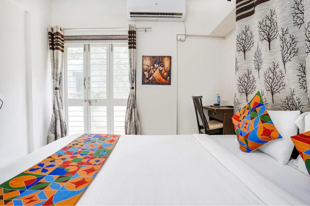 FabHotel Vardhan House II