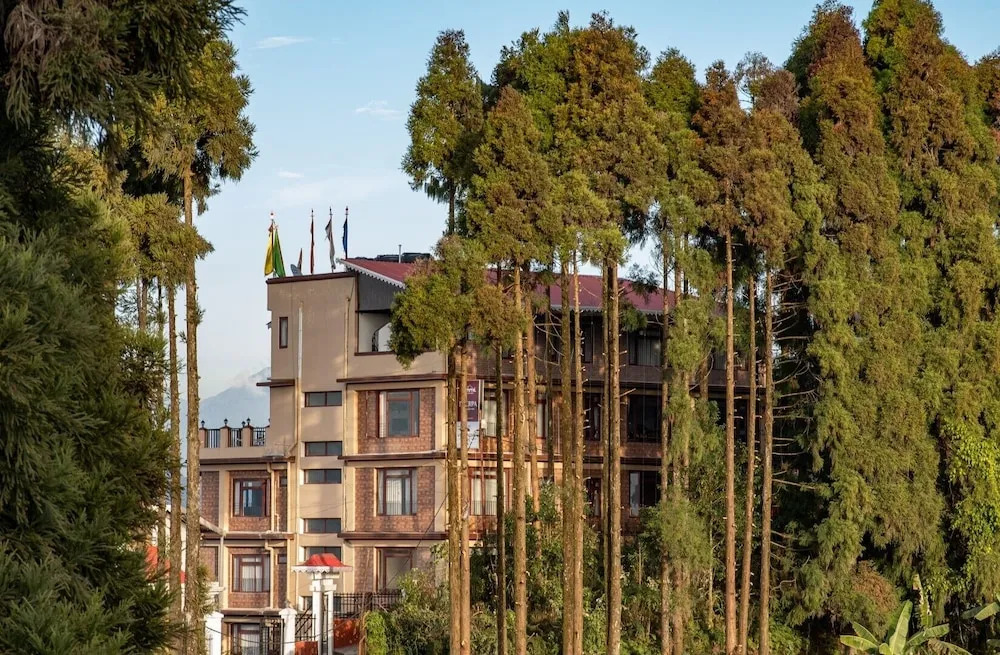 Summit Sherpa Mountain Inn