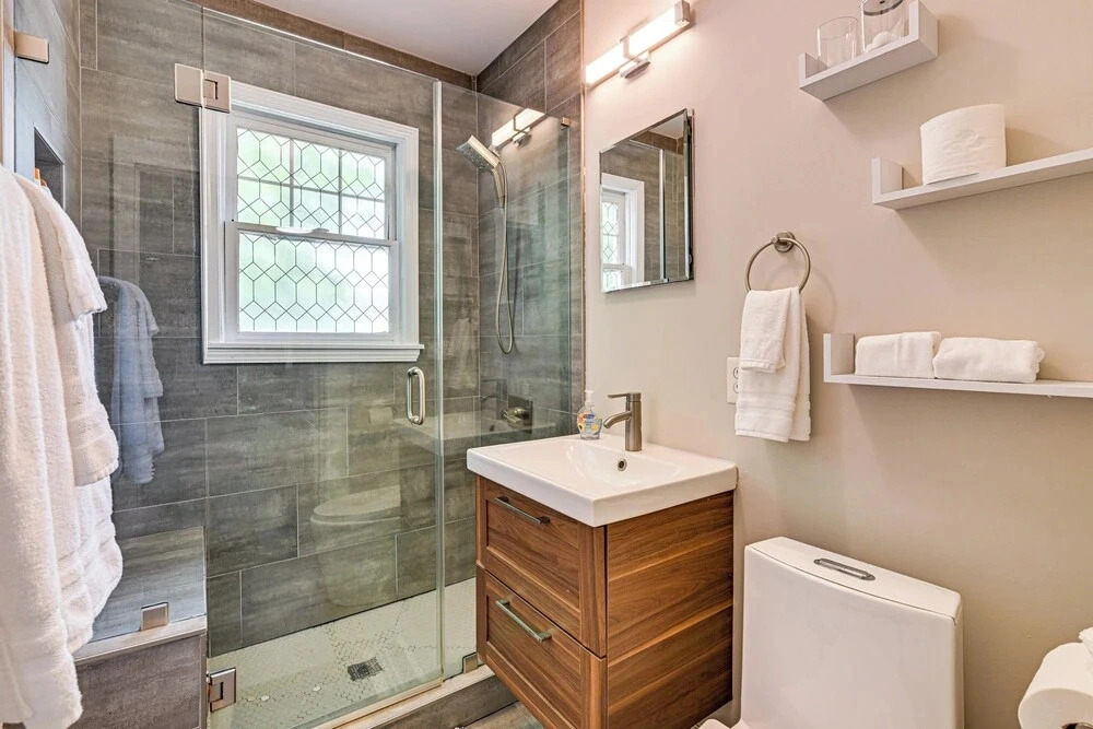 Easy Access to Uptown & Sports! Charlotte Duplex
