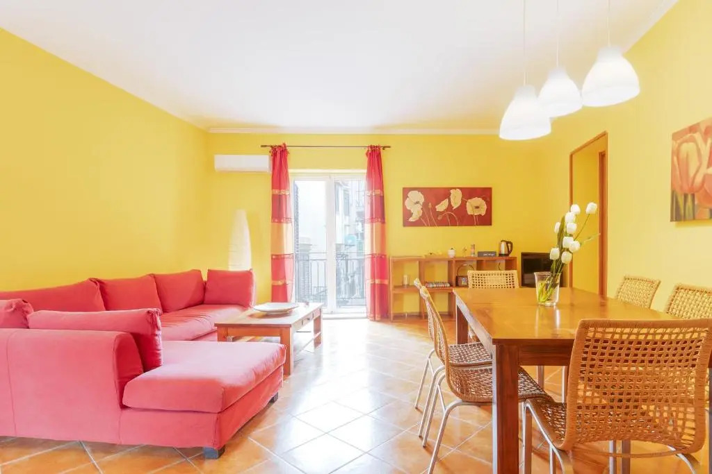 Maqueda Balcony Apartment