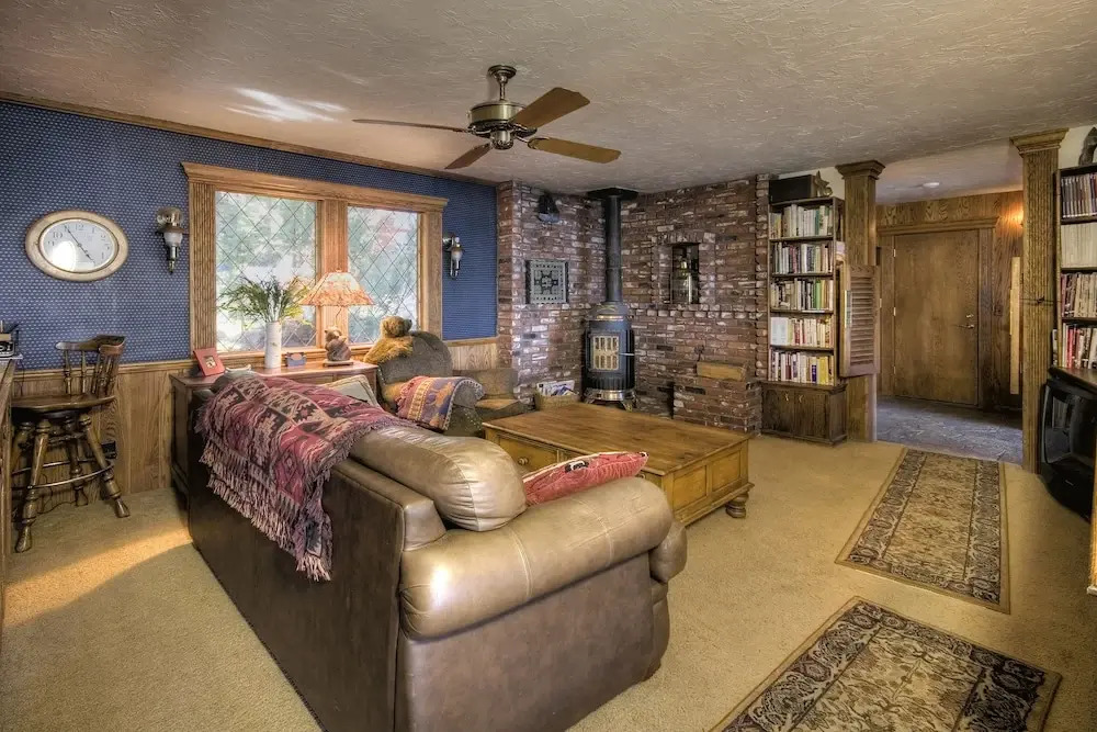 Gardner Lake View Rental Home by RedAwning