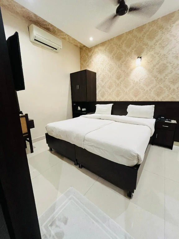 Holiday inn PG varanasi