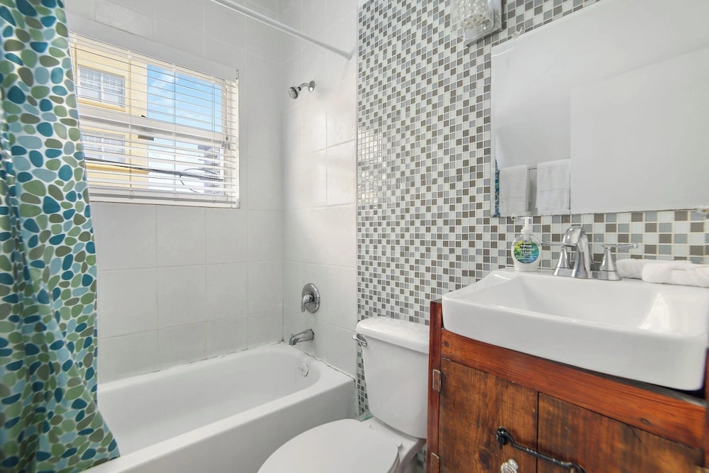 South Beach 2BR | Private Balcony | Walk to Beach