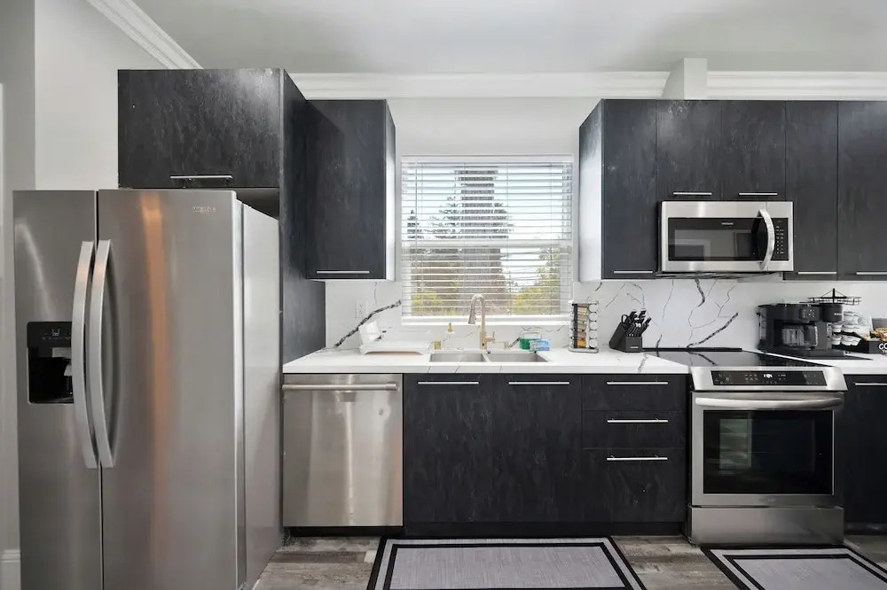 Walk to UC Davis Medical Center! Duplex w/ Patio