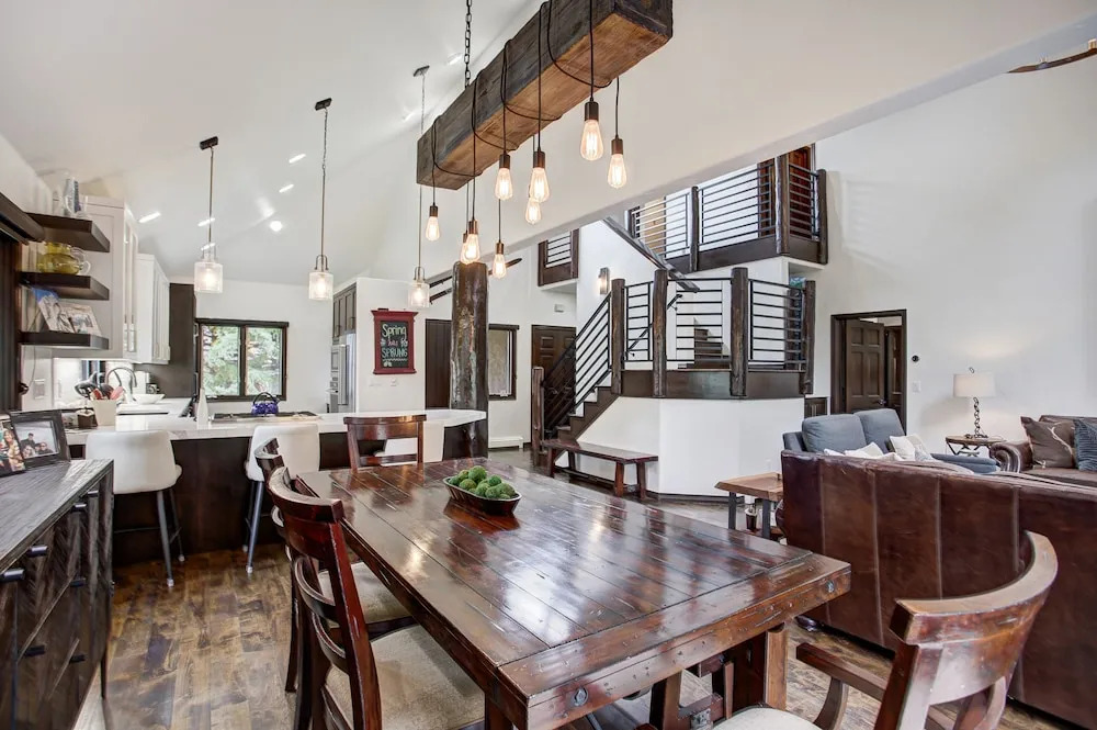 Exquisite, Private Mountain Home Retreat 4 Bedroom Home by RedAwning