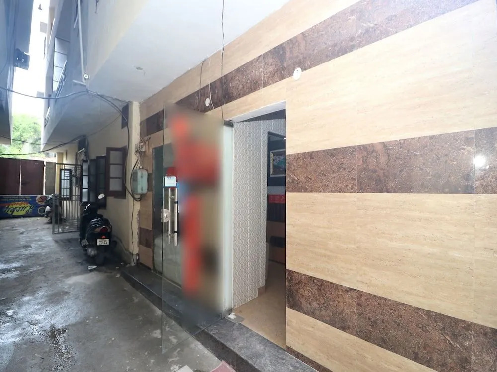 OYO 17306 Hotel Apple Wood