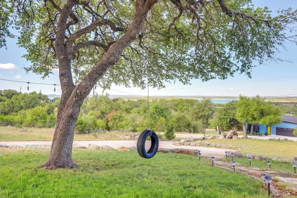 Pet-friendly Canyon Lake Cabin, 1 Mi to Water!