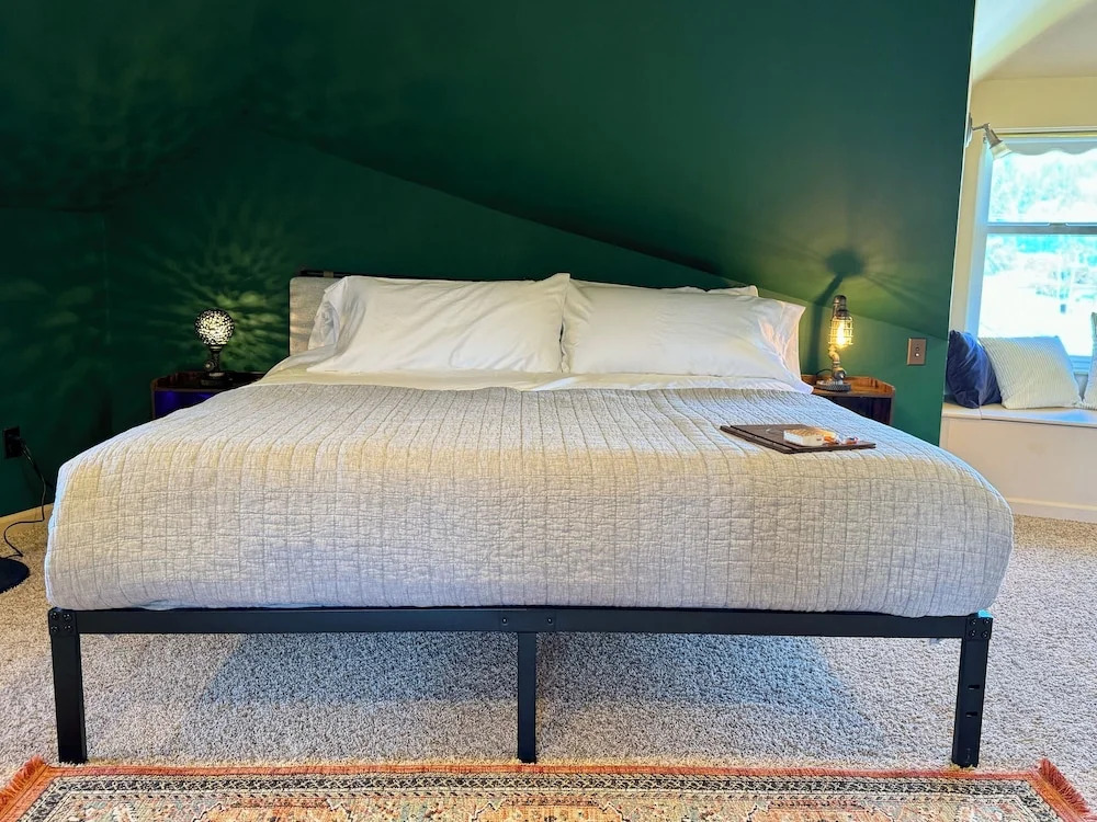 Hubble House Inn