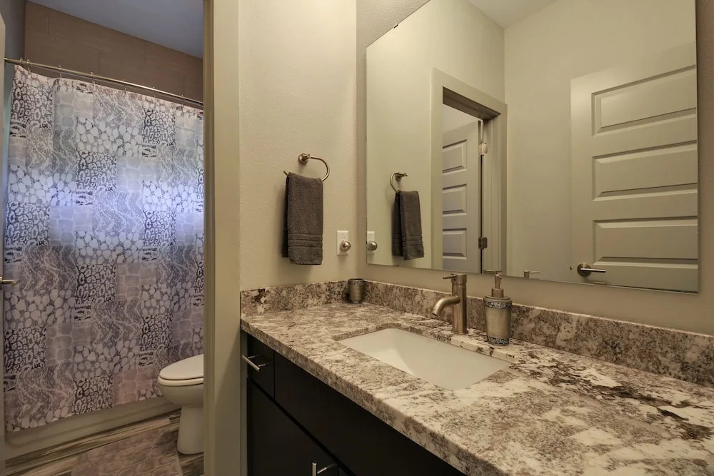 3BR Tree Shaded Home in Austin by RedAwning