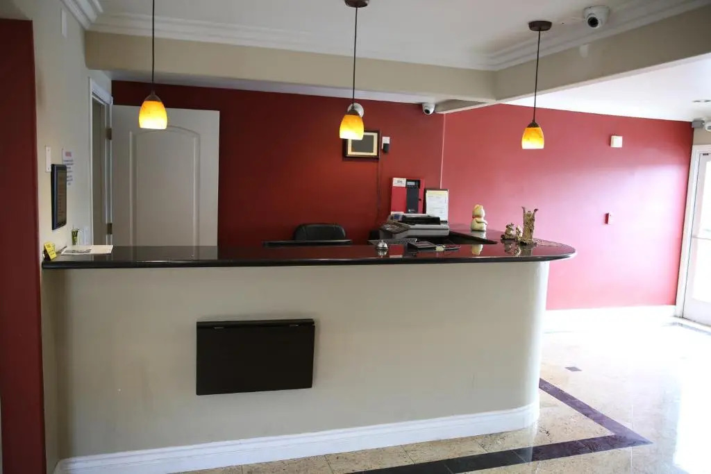 Chateau Inn & Suites