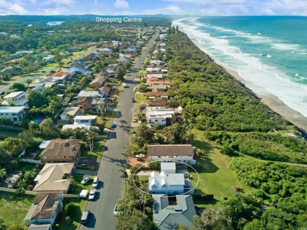Middle Rock Beach House - Beach Front, Lake Cathie
