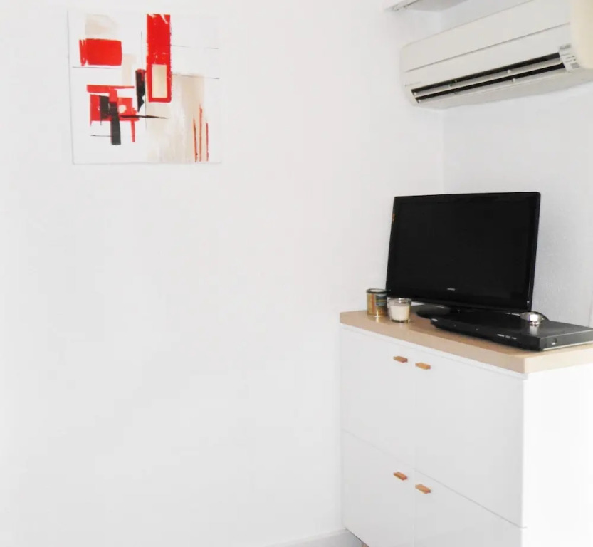 Studio in Hyères, With Furnished Terrace and Wifi - 150 m From the Bea