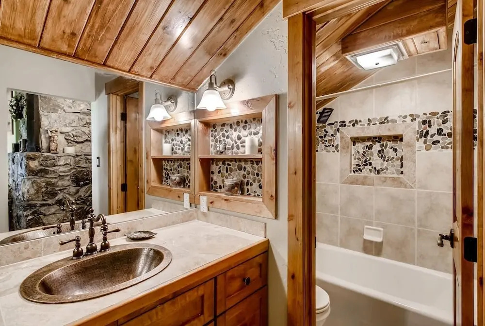 Epic Lake And Mountain Views From This Private Home! 6 Bedroom Home by RedAwning