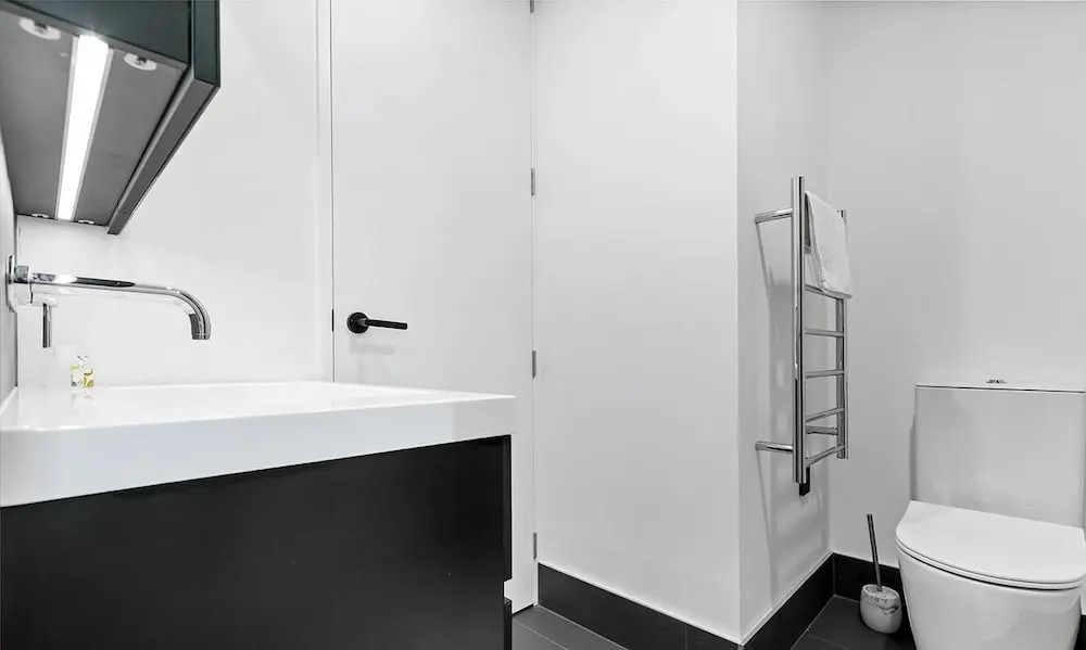 QV Modern New Apt near Viaduct with WiFi - 931