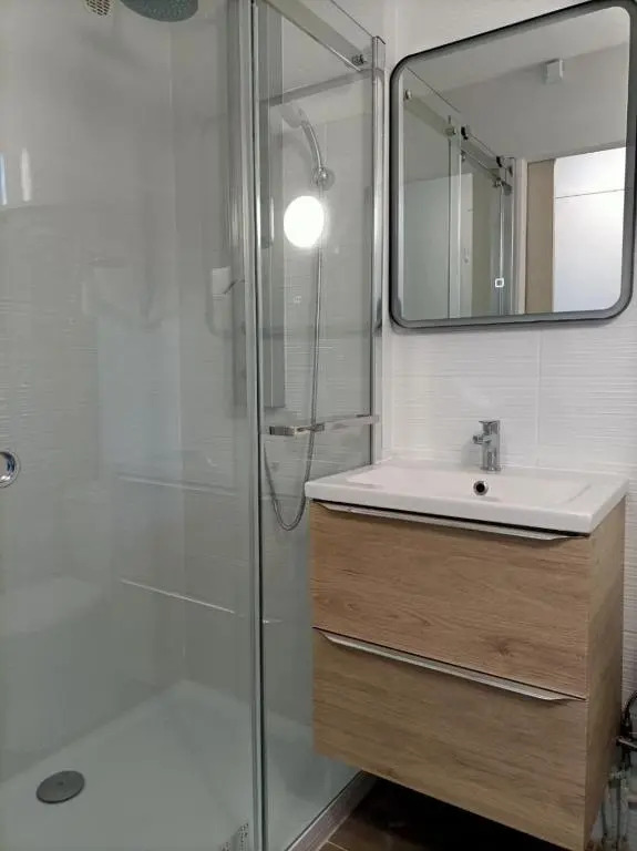 Appartement T2 jardin et parking, Résidence avec piscine Saint pierre La Mer 4RH106
