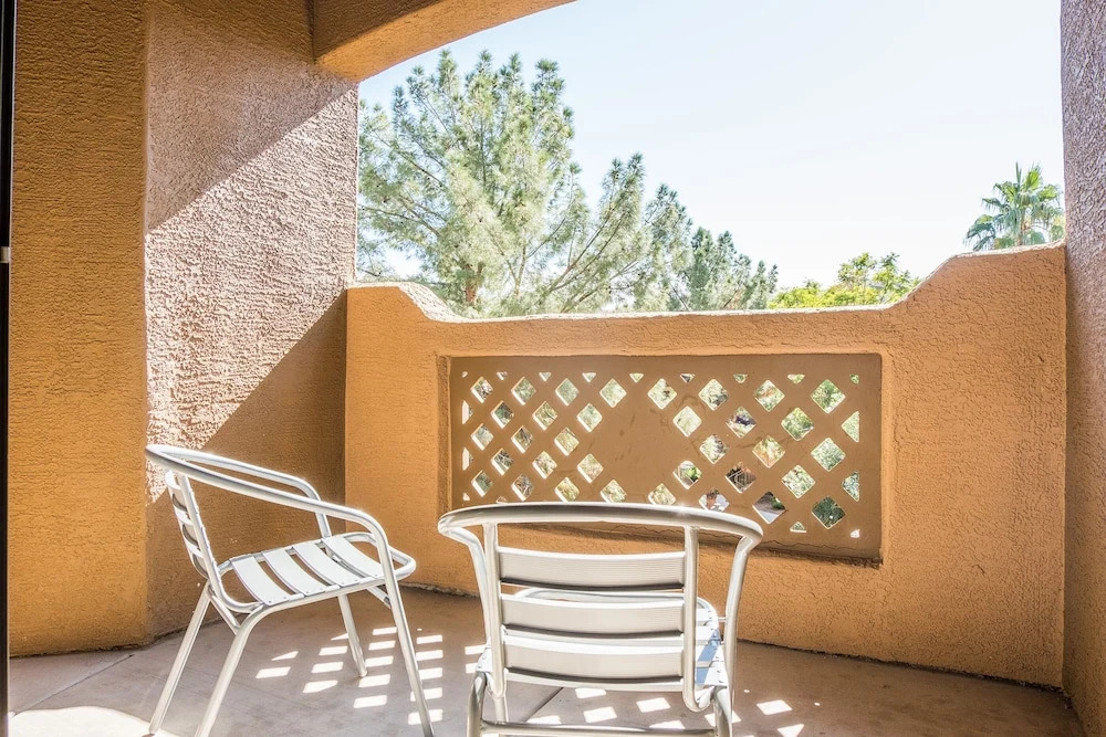 1 BR Apt with Parking by Frontdesk