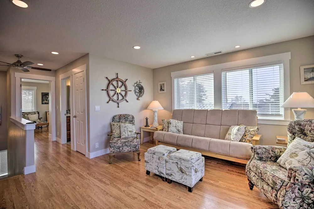 Ocean-view Lincoln City Retreat w/ 3 Viewing Decks