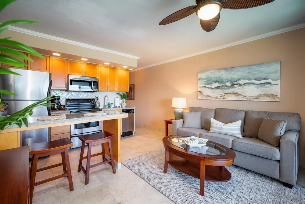 Kuleana 409 Oceanfront 1 bedroom 1 bath condo 1 Condo by RedAwning
