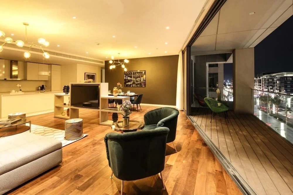 Explore City Walk From an Exquisite Sanctuary