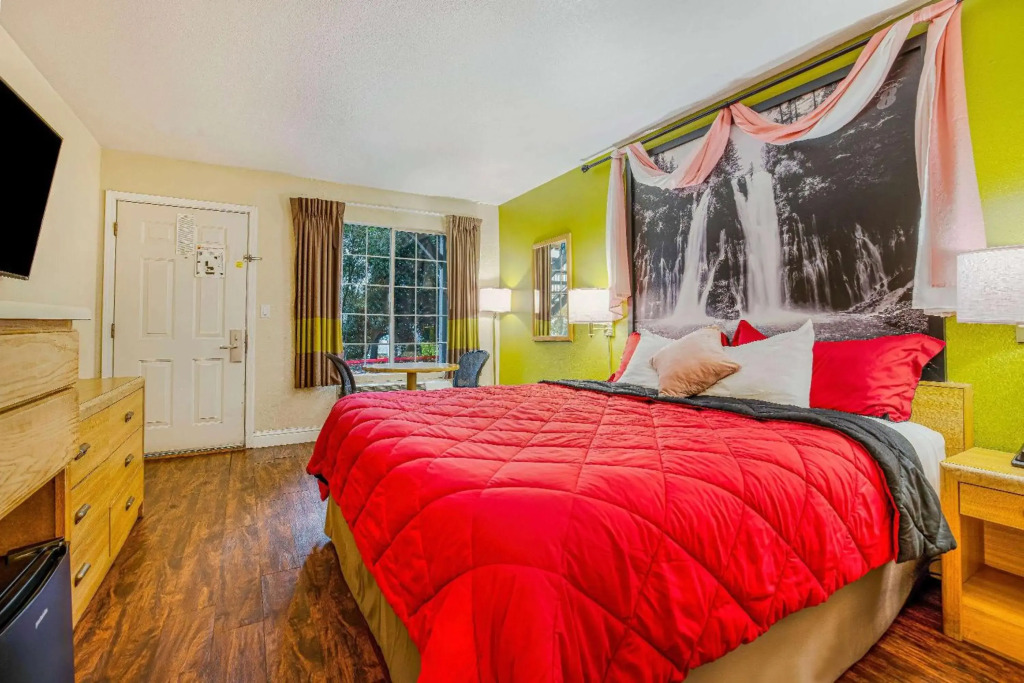 Super 8 by Wyndham Auburn