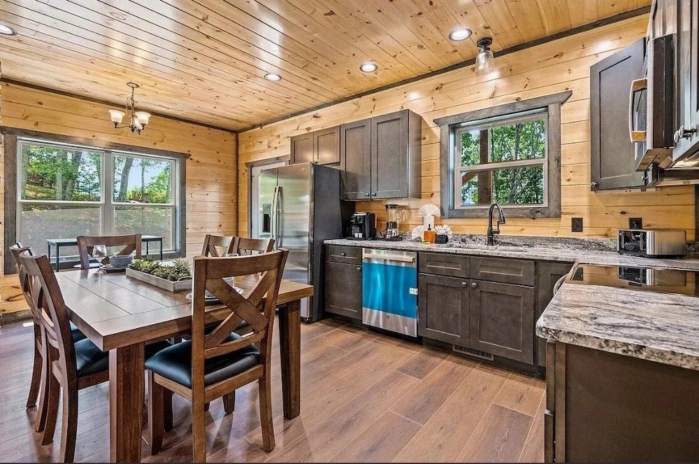 Smoky Top 2 Bedroom Cabin