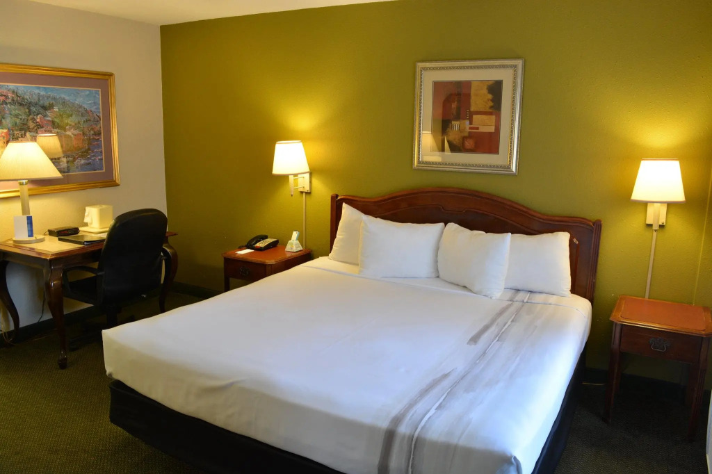 Chicago Lakeshore Hotel