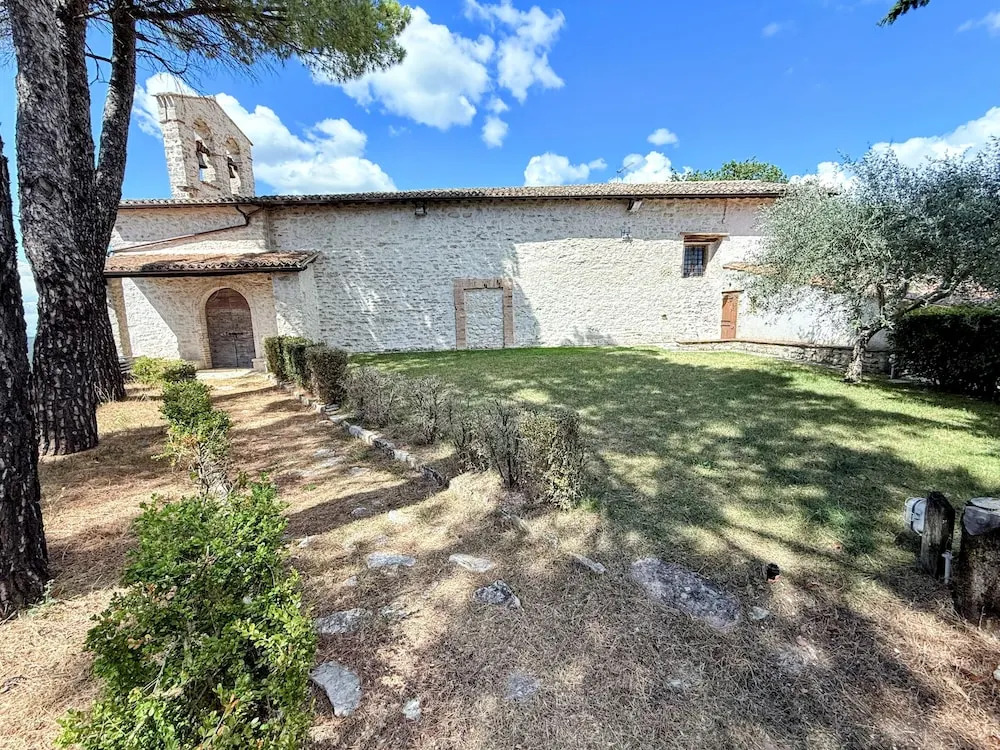 Luxurious Umbrian Retreat for 10 With Private Terrace and Pool