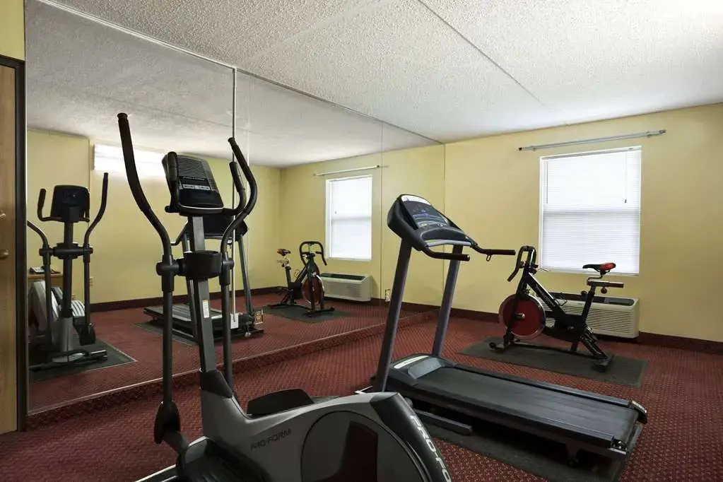 Days Inn by Wyndham Park City Kansas