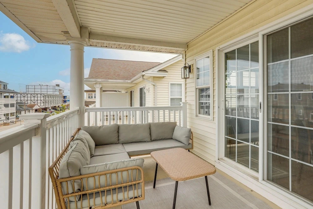 Prime Walkable Location! Large 4BR Wildwood Condo