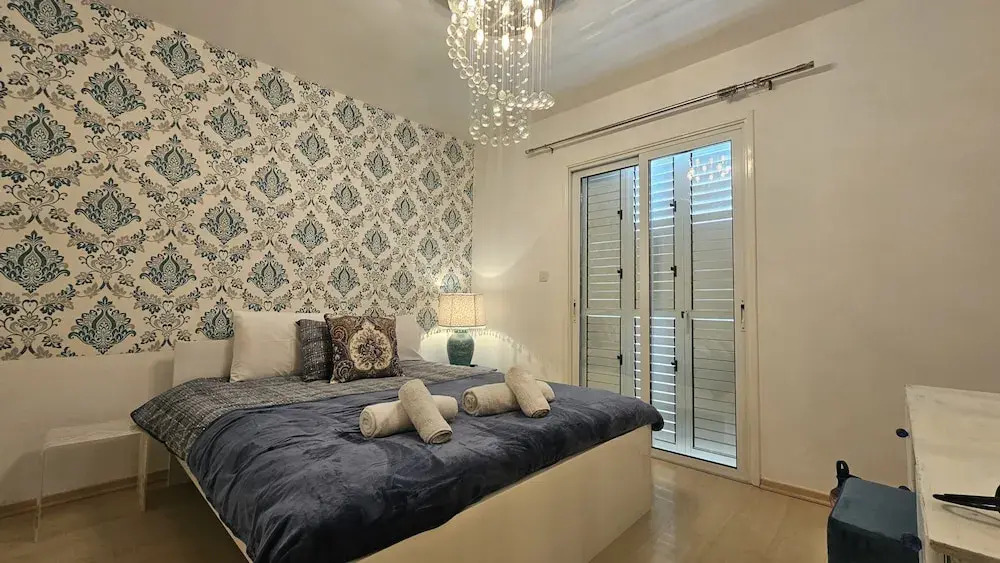 27 NIC - Stay Alex s House