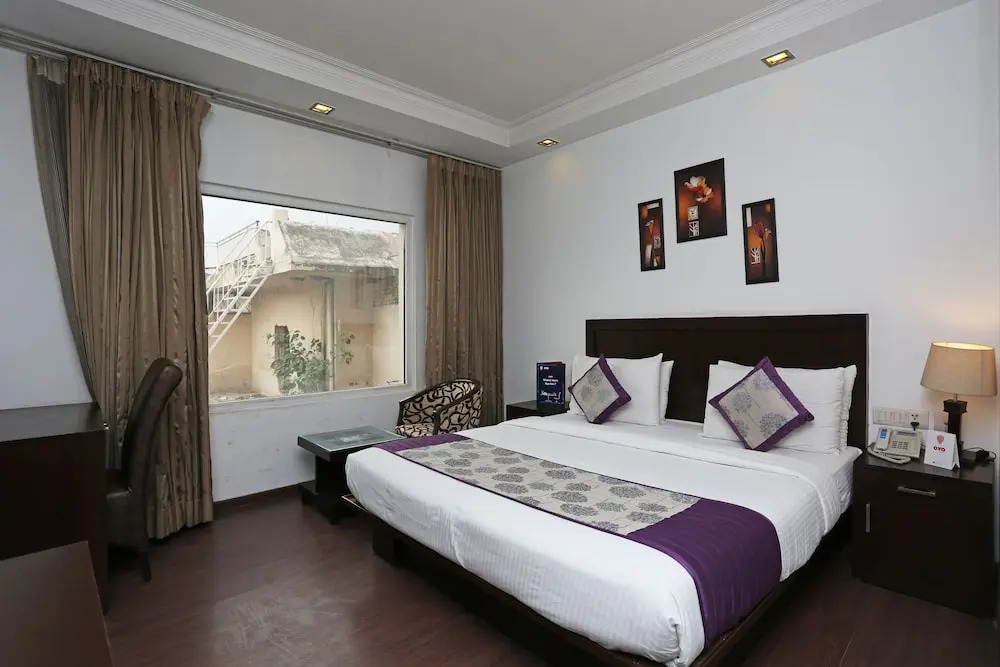 OYO 383 Hotel Divine Paradise