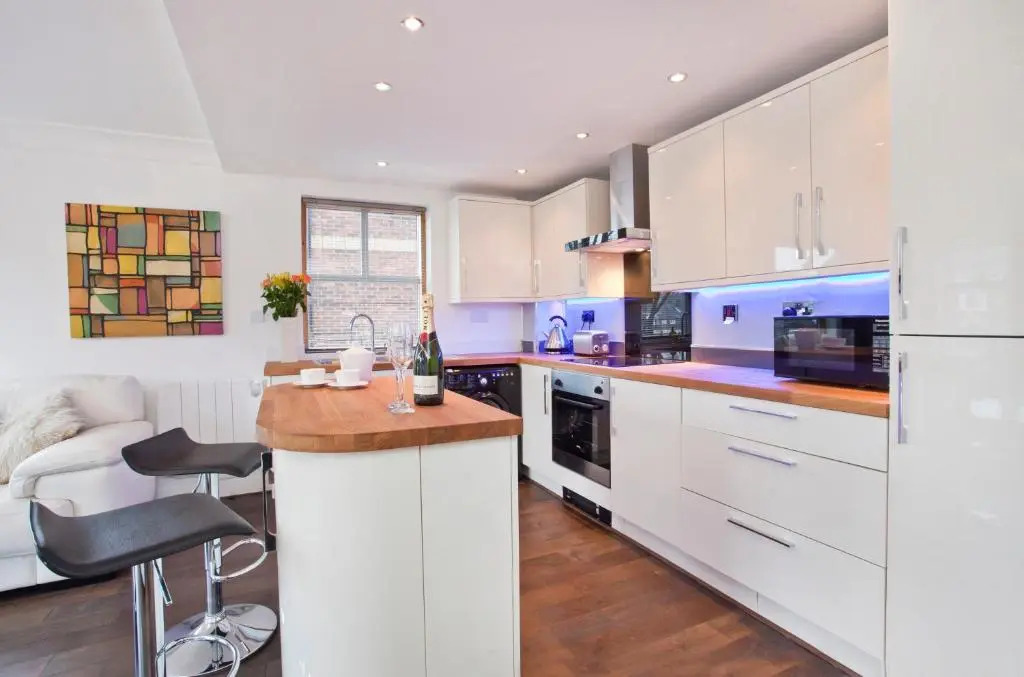 3 Emperors Wharf with Stunning River Views