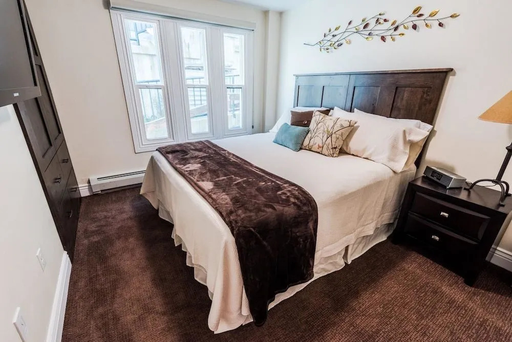 Prime Location EdelWeiss Luxury Condo by RedAwning