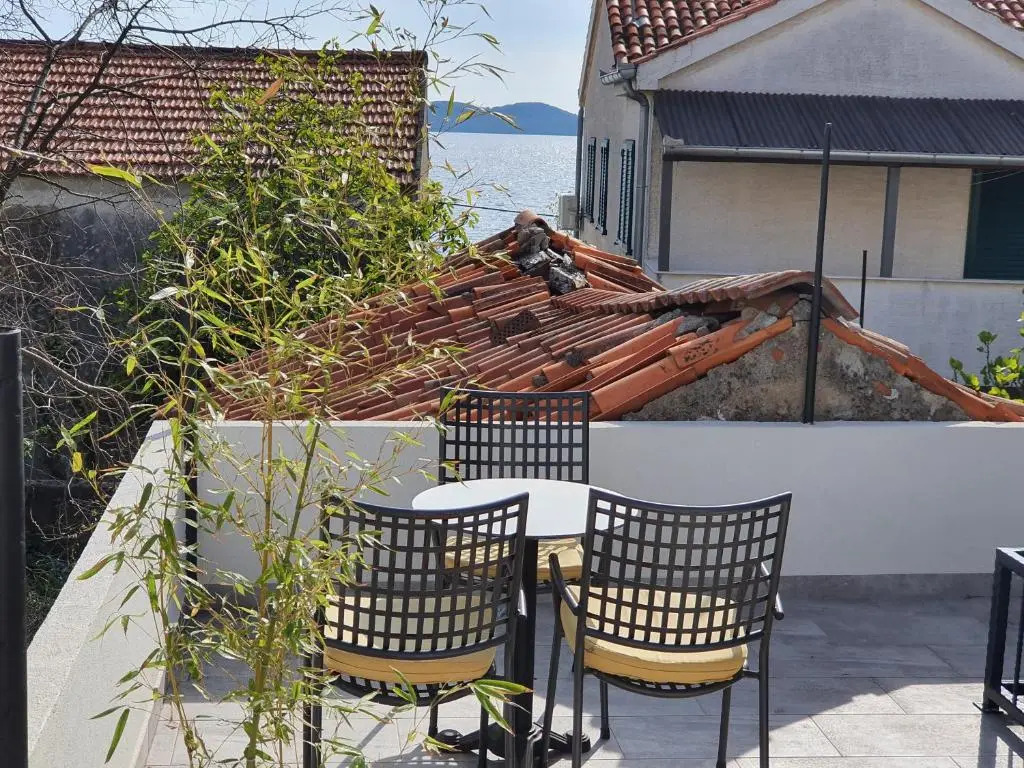 Rustic House Diklo 20m from the sea