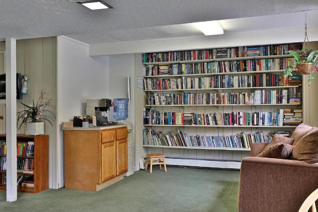 Cedarbrook Queen Studio 207